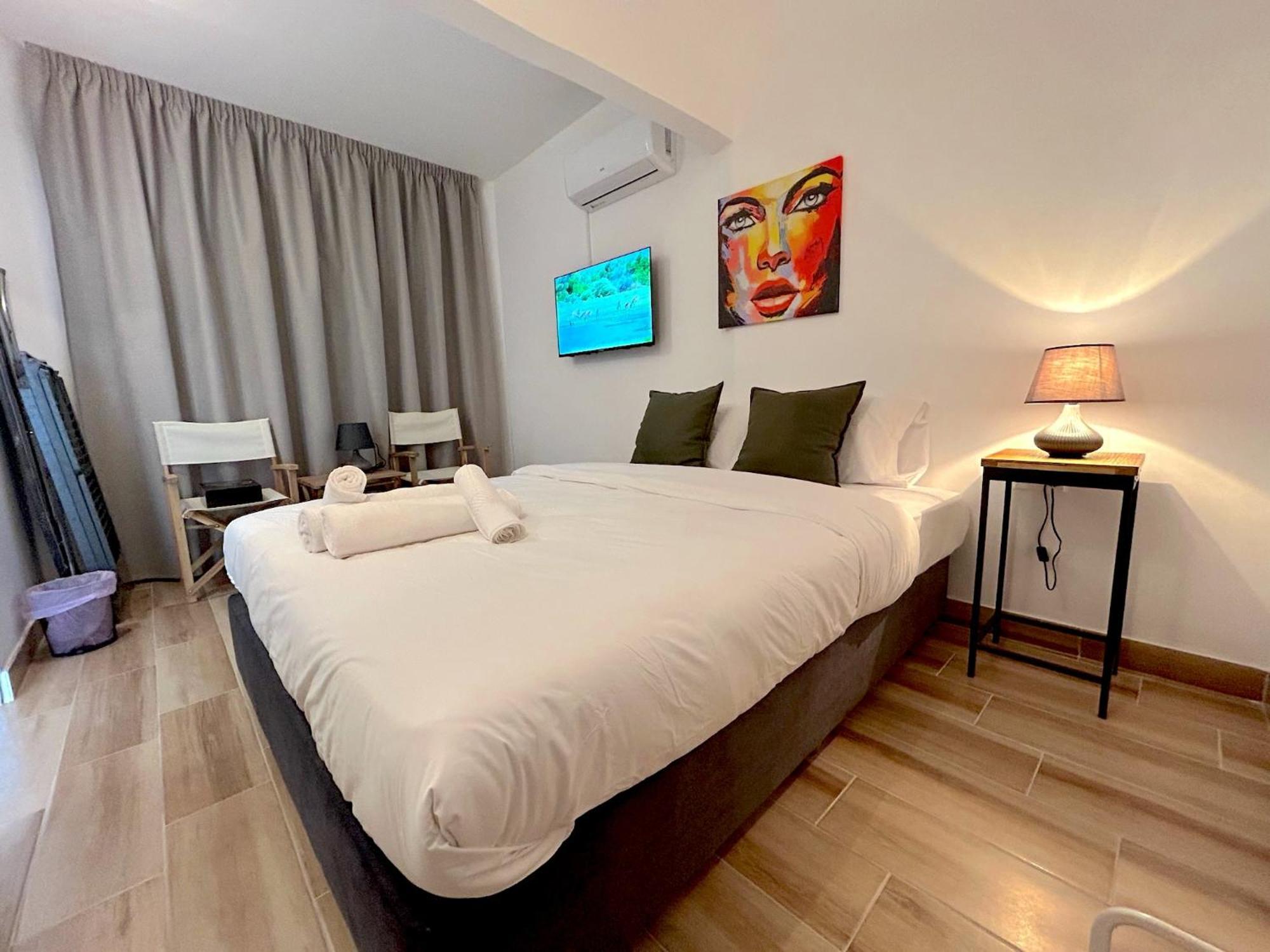 Queen Regina Suites By Platform 357 นิโคเซีย ภายนอก รูปภาพ