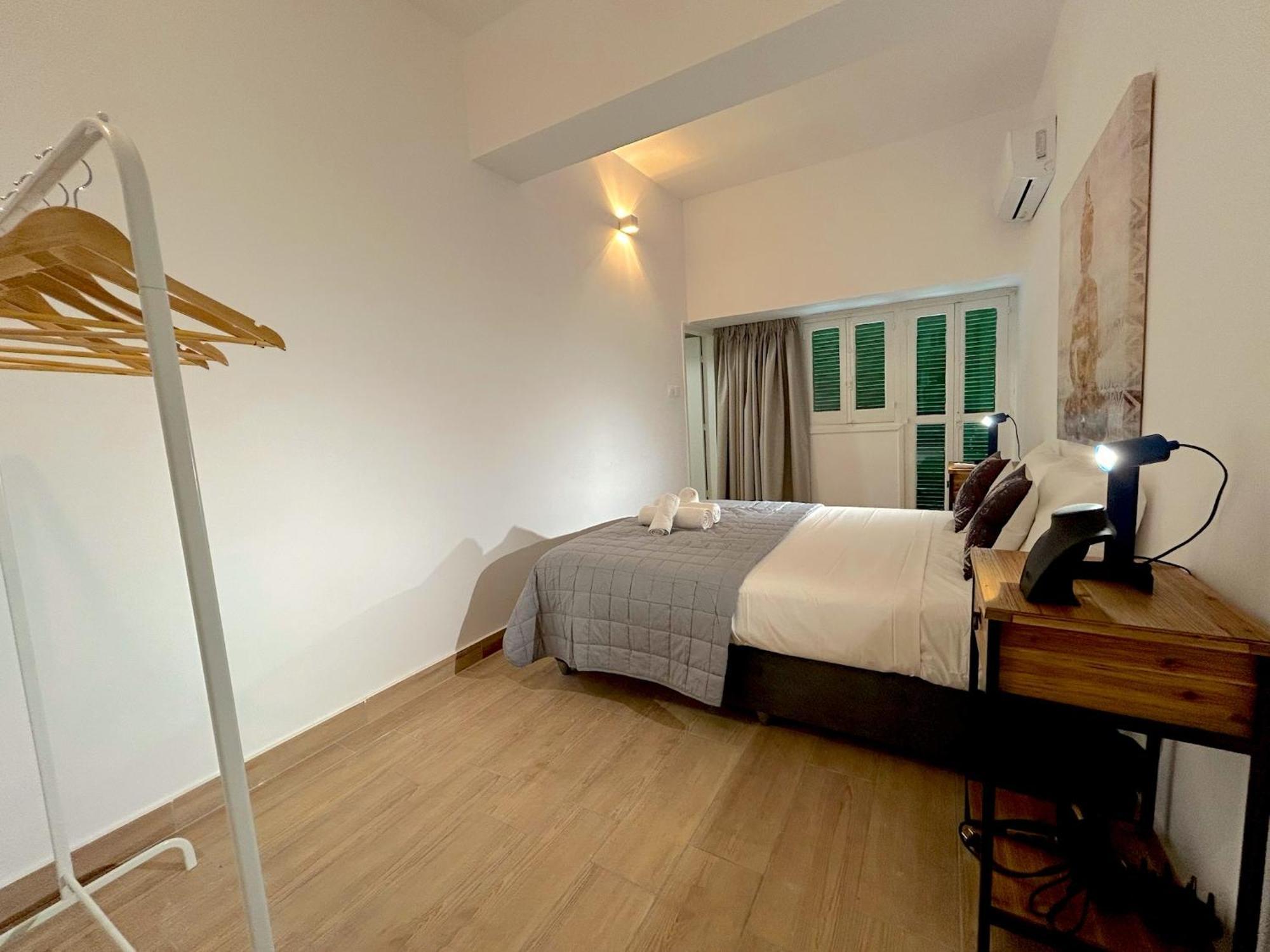 Queen Regina Suites By Platform 357 นิโคเซีย ภายนอก รูปภาพ