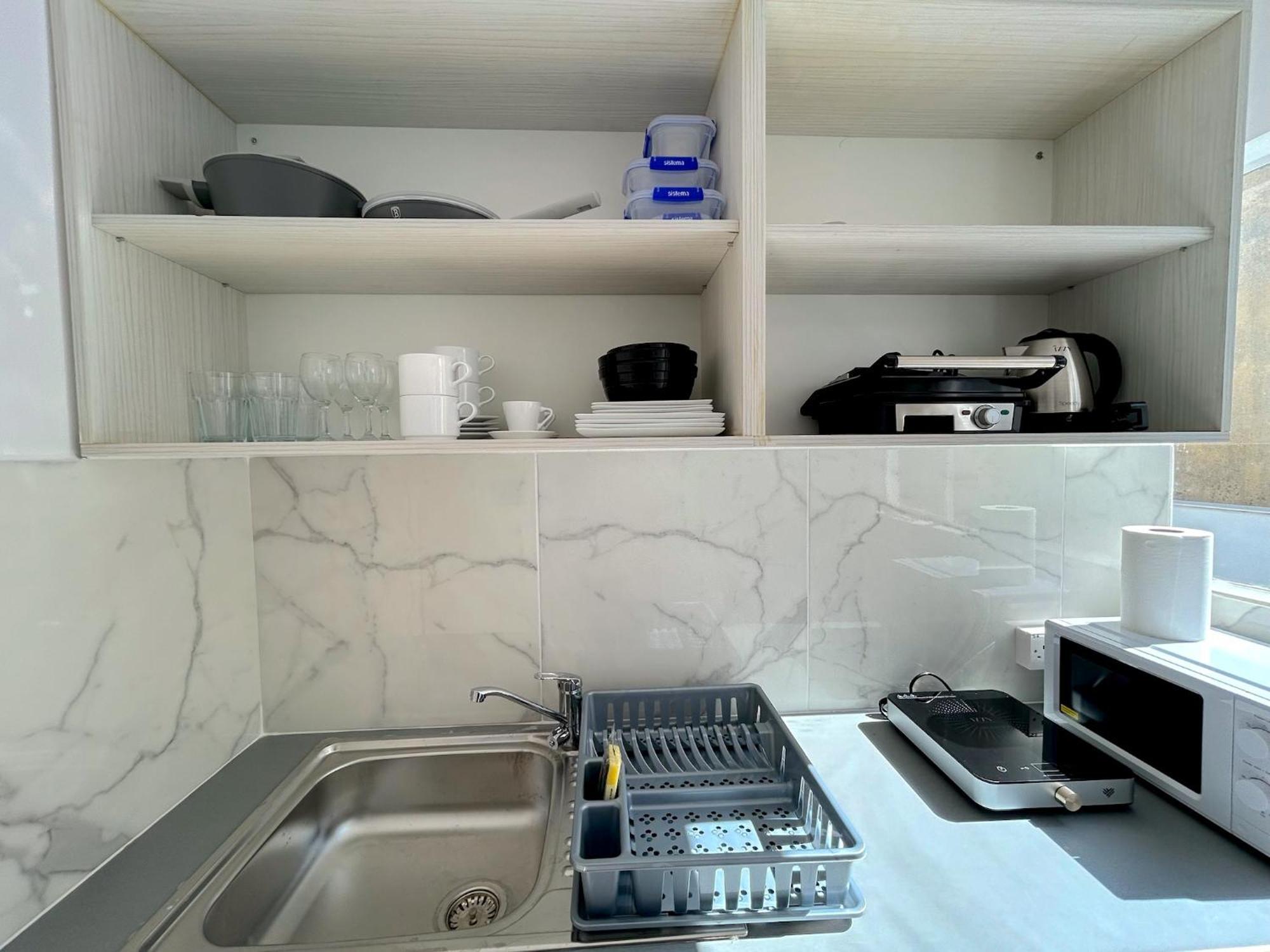 Queen Regina Suites By Platform 357 นิโคเซีย ภายนอก รูปภาพ