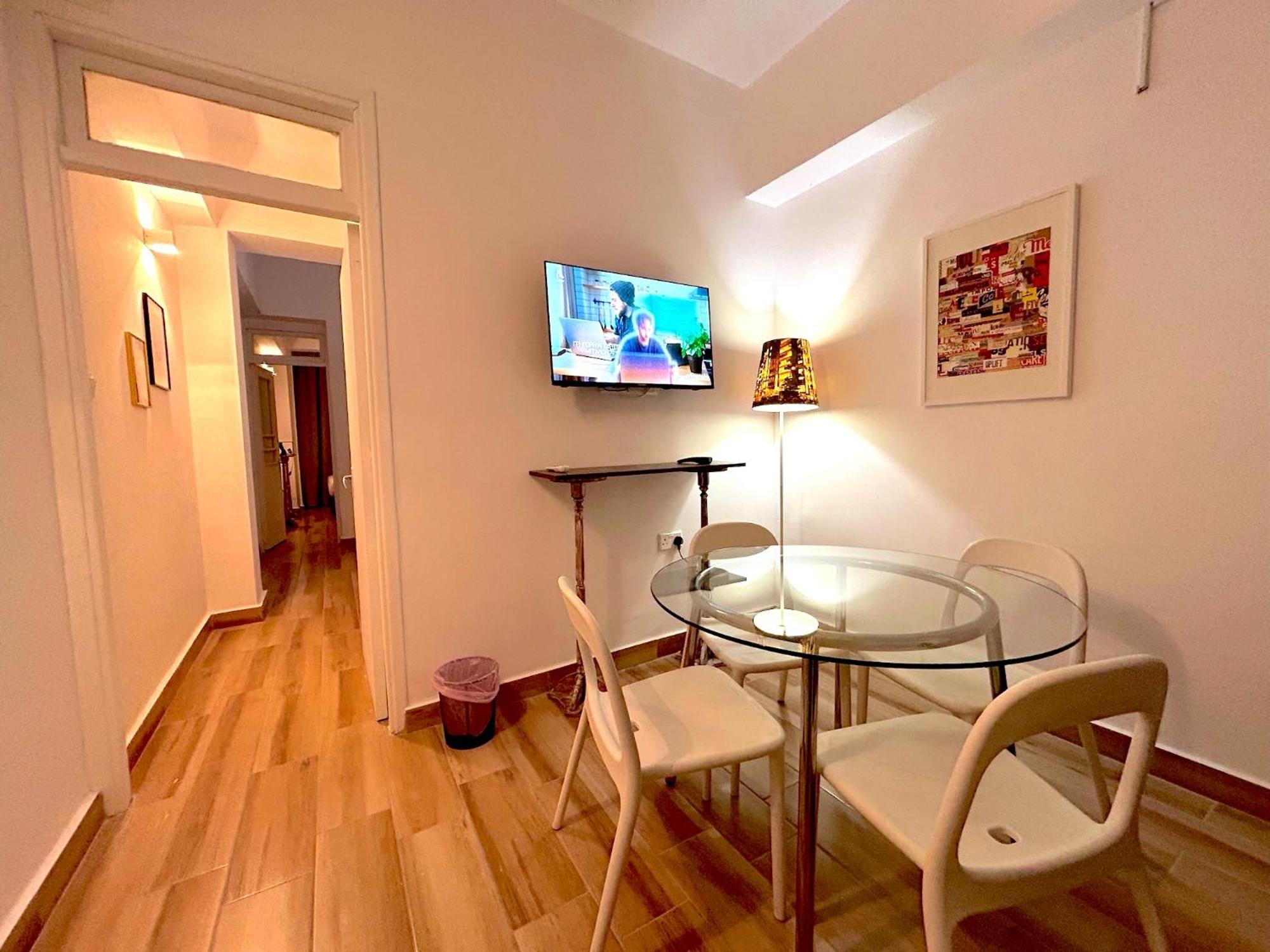 Queen Regina Suites By Platform 357 นิโคเซีย ภายนอก รูปภาพ