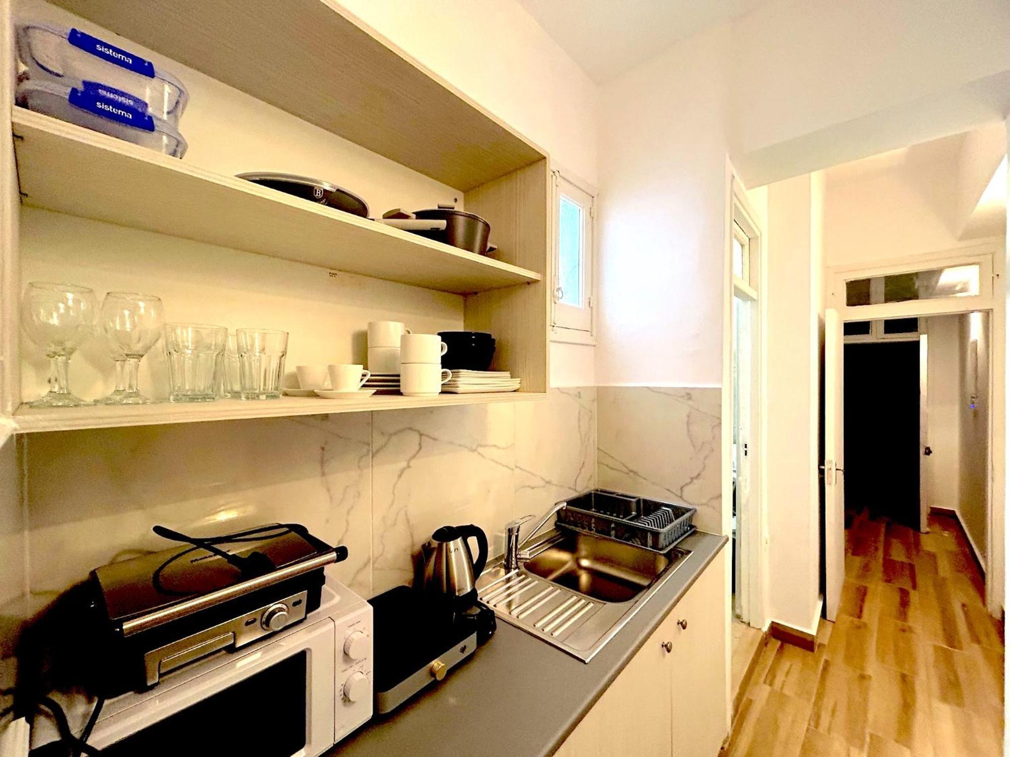 Queen Regina Suites By Platform 357 นิโคเซีย ภายนอก รูปภาพ